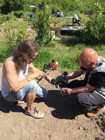 Underhåll på föreningens trimmer.